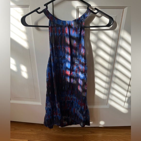 BB Dakota sleeveless Top - Picture 2 of 4